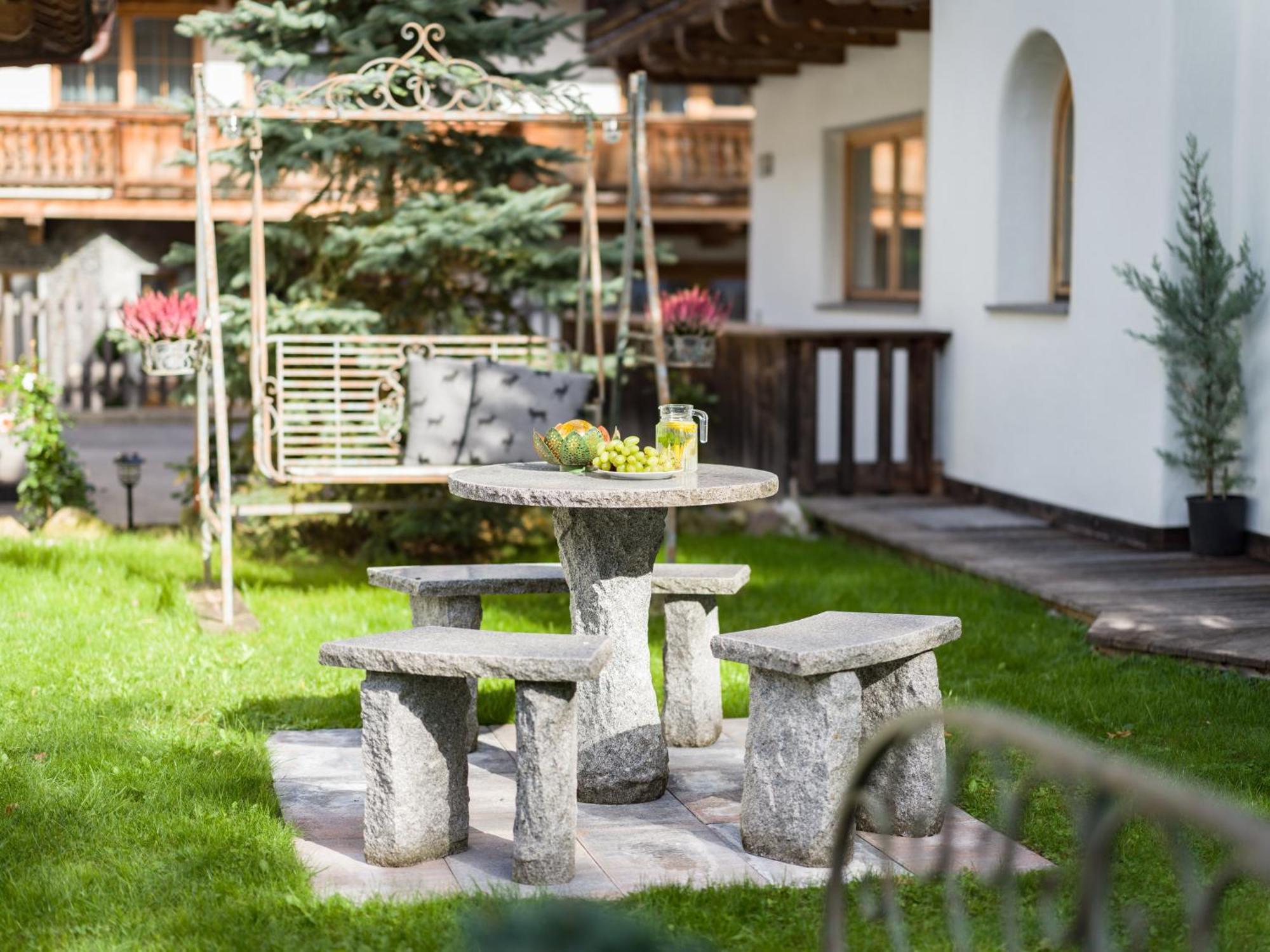 S'Doerfl Chalets 메이른호픈 외부 사진